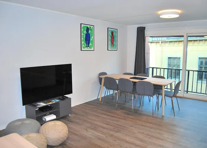 3br Penthouse In Center With Free Parking *